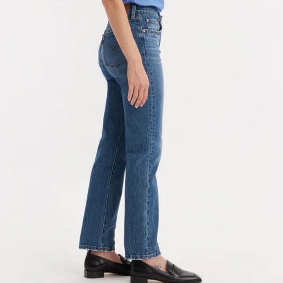 Levi's Like New 501 Original Button Fly Straight Leg Jeans in Medium Blue 26 - Picture 5 of 10